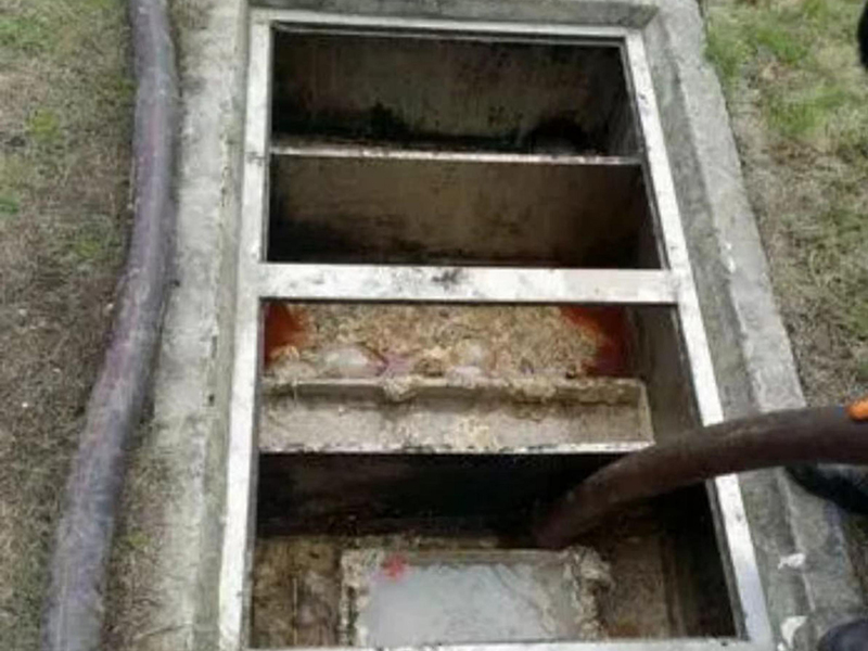 波莲镇隔油池清理