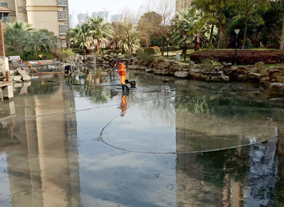 波莲镇景观池淤泥清理