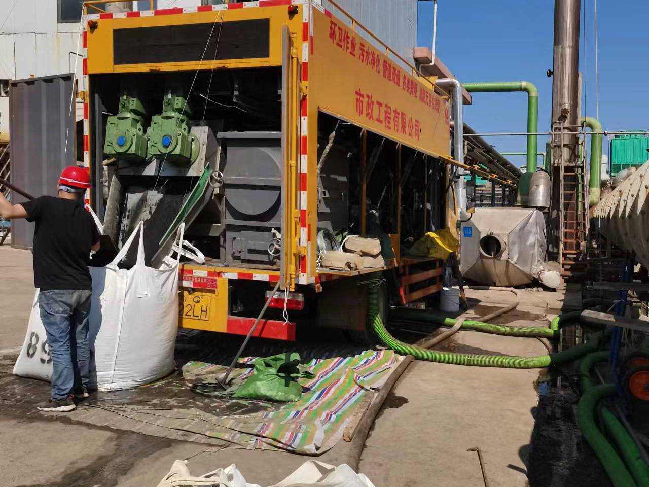 波莲镇淤泥压干处理